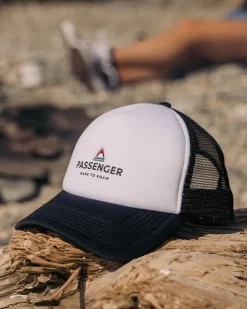 Accessories|Caps & Hats>Passenger Beechey Snapback Trucker Cap Black/White