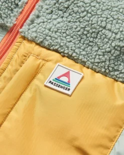 Insulated|Winter Road Trip Essentials><noscript><img width=