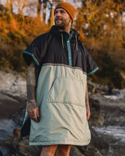 Accessories|Outdoor Living>Passenger Outback Recycled Pull Over Changing Robe True Black/Pistachio