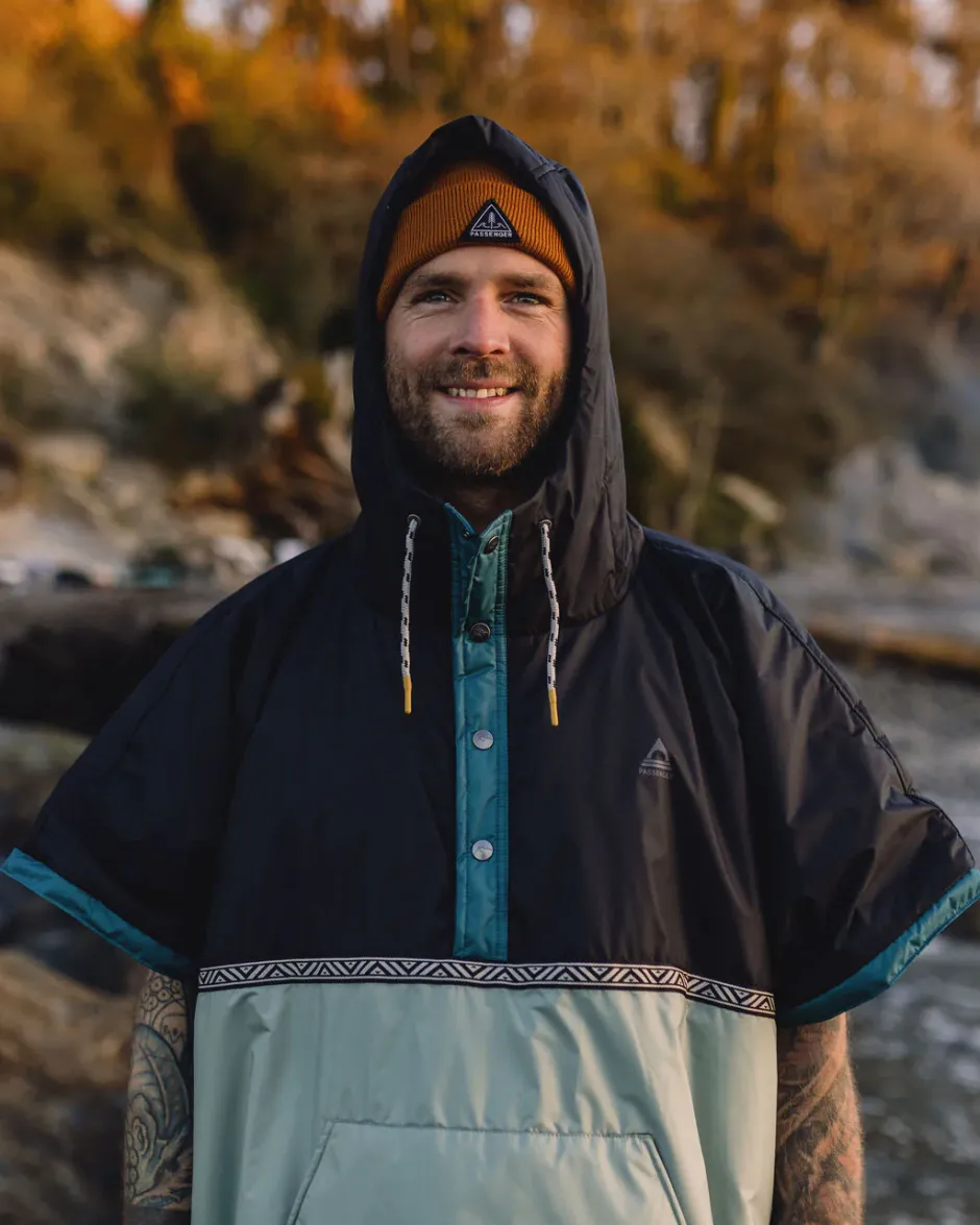 Accessories|Outdoor Living>Passenger Outback Recycled Pull Over Changing Robe True Black/Pistachio