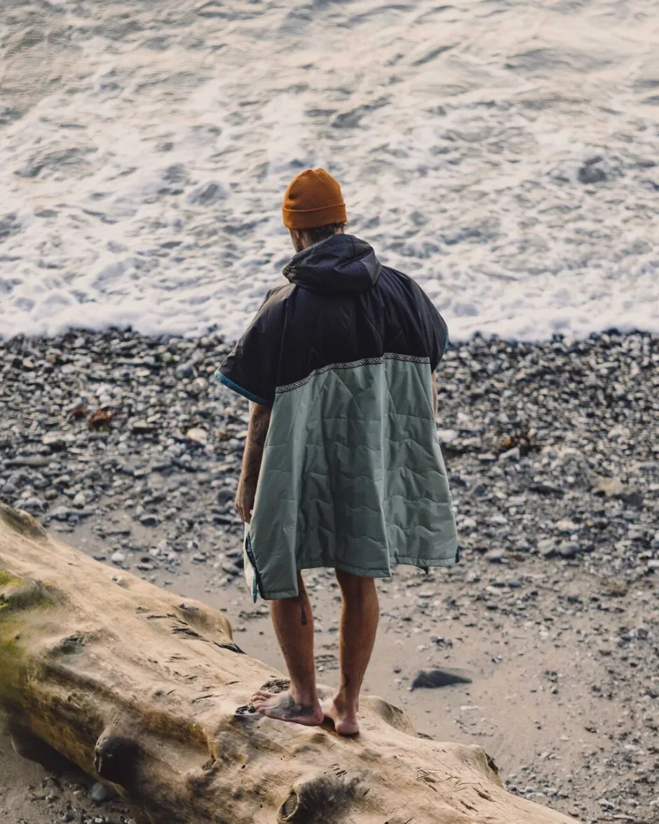 Accessories|Outdoor Living>Passenger Outback Recycled Pull Over Changing Robe True Black/Pistachio