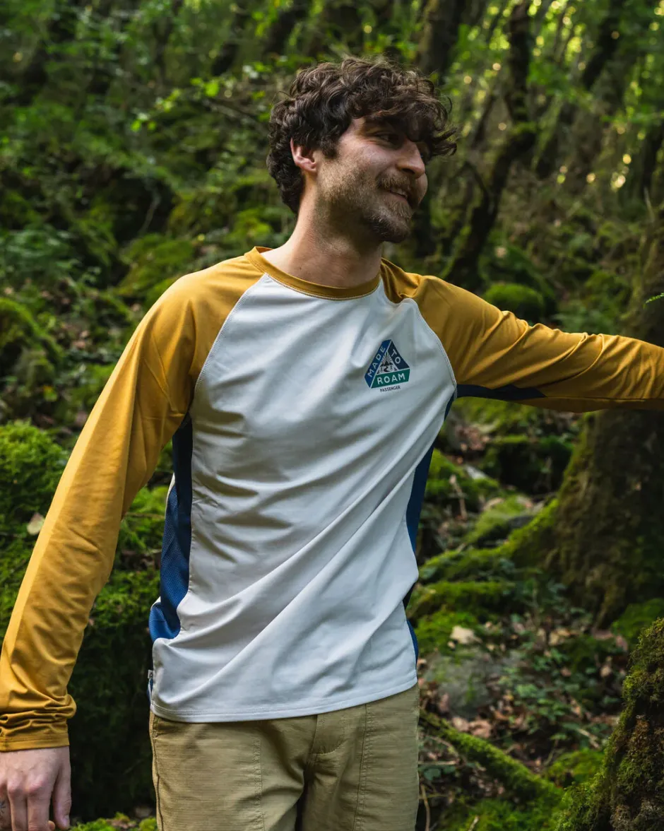T-Shirts & Tank Tops|Activewear>Passenger Range Recycled Active LS T-shirt Dusty Ochre/ Vintage White