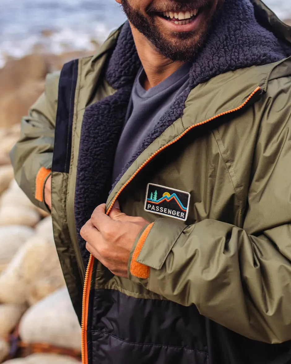 Surf Accessories|Surf Accessories>Floris van Bommel Roaming Recycled Sherpa Lined Changing Robe Black/ Khaki